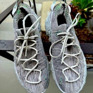 Women’s Nike Space Hippy 4 Size: 7